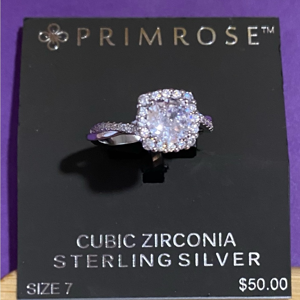 👛5/$50 Cubic Zirconia Halo Ring Sz 7